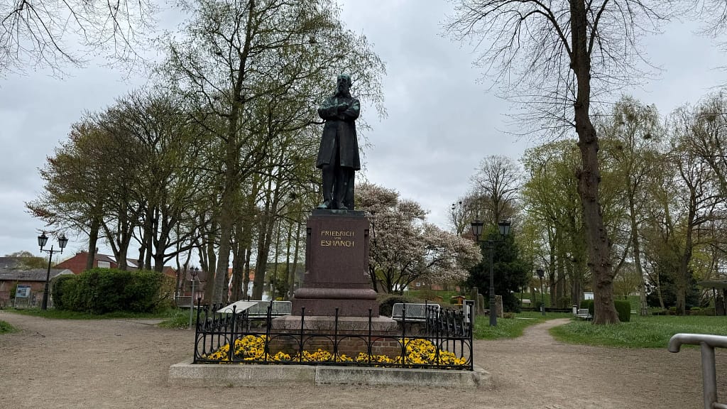 Statue im Park