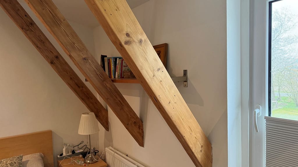 Schöne Balken im Zimmer