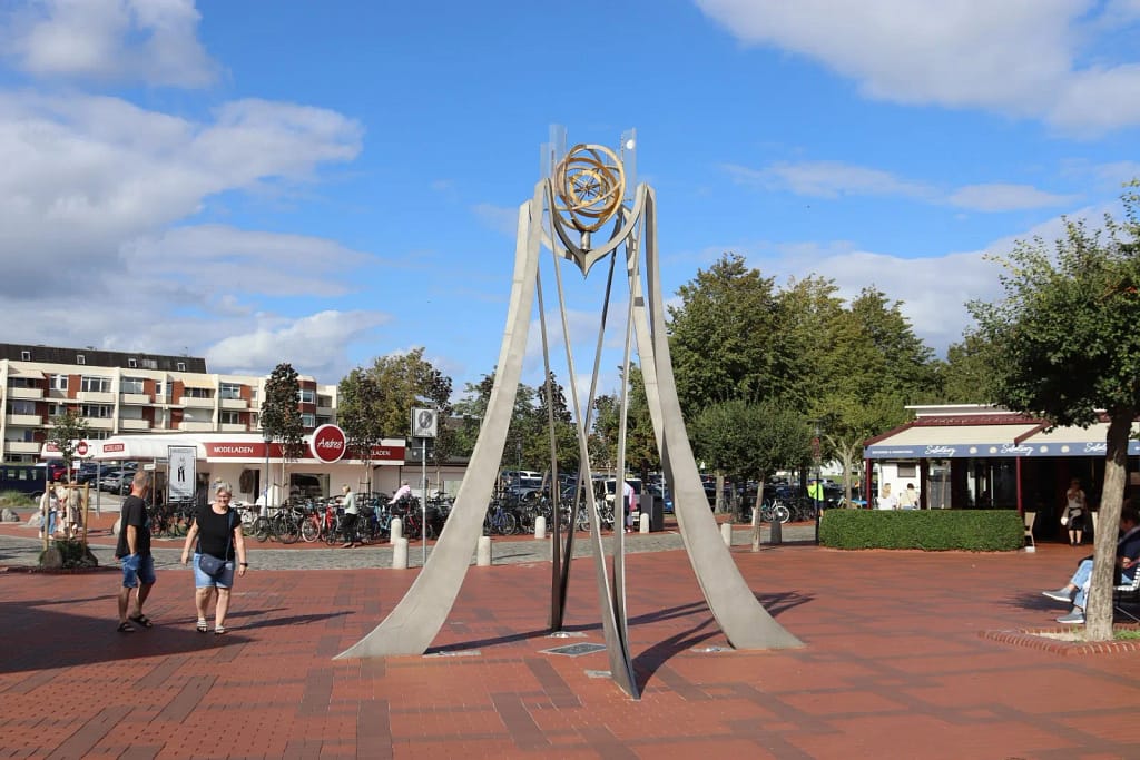Skulptur an der Promenade von Grömitz