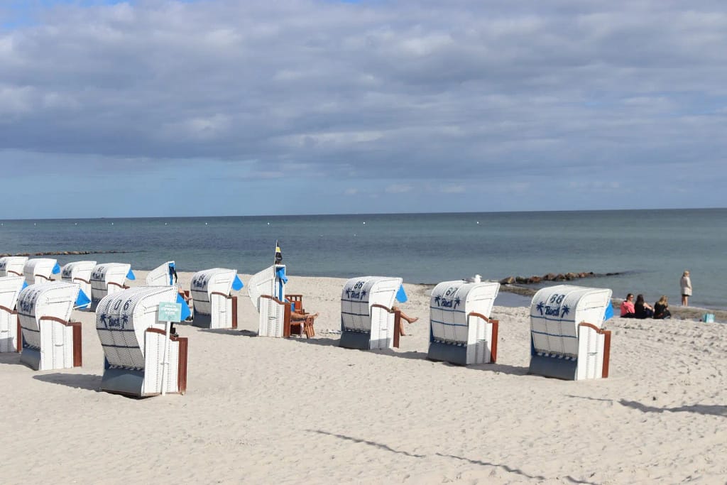 Strandkörbe mit Blick auf die Ostsee in Grömitz