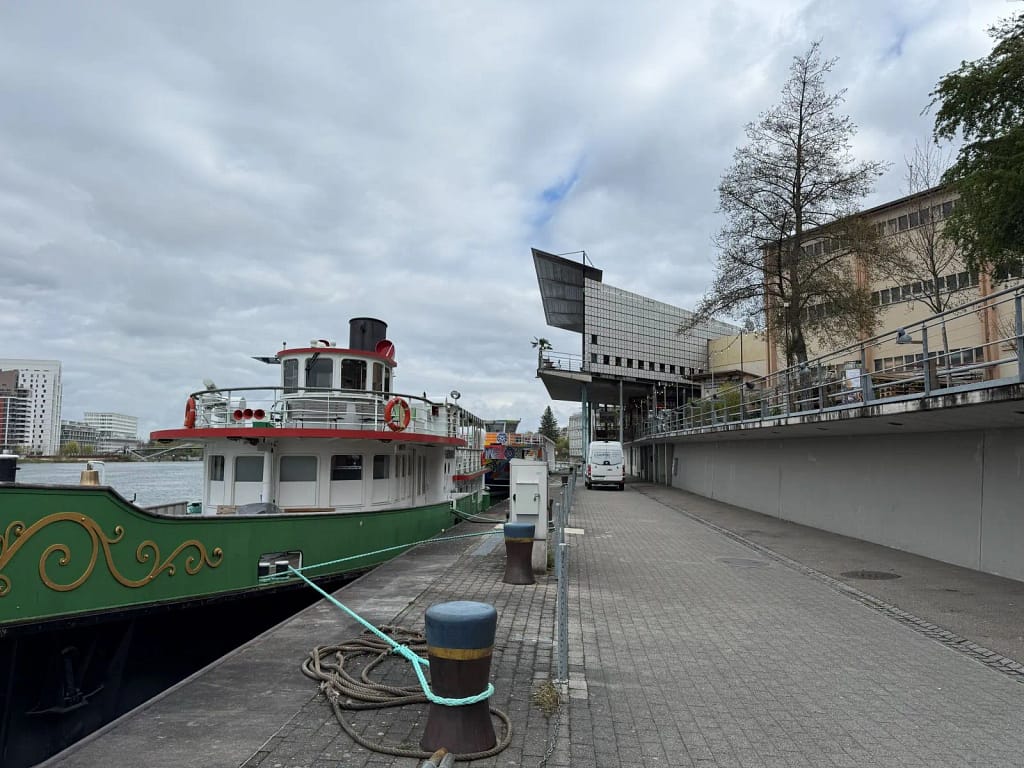 Schiff beim 3 Länder Eck