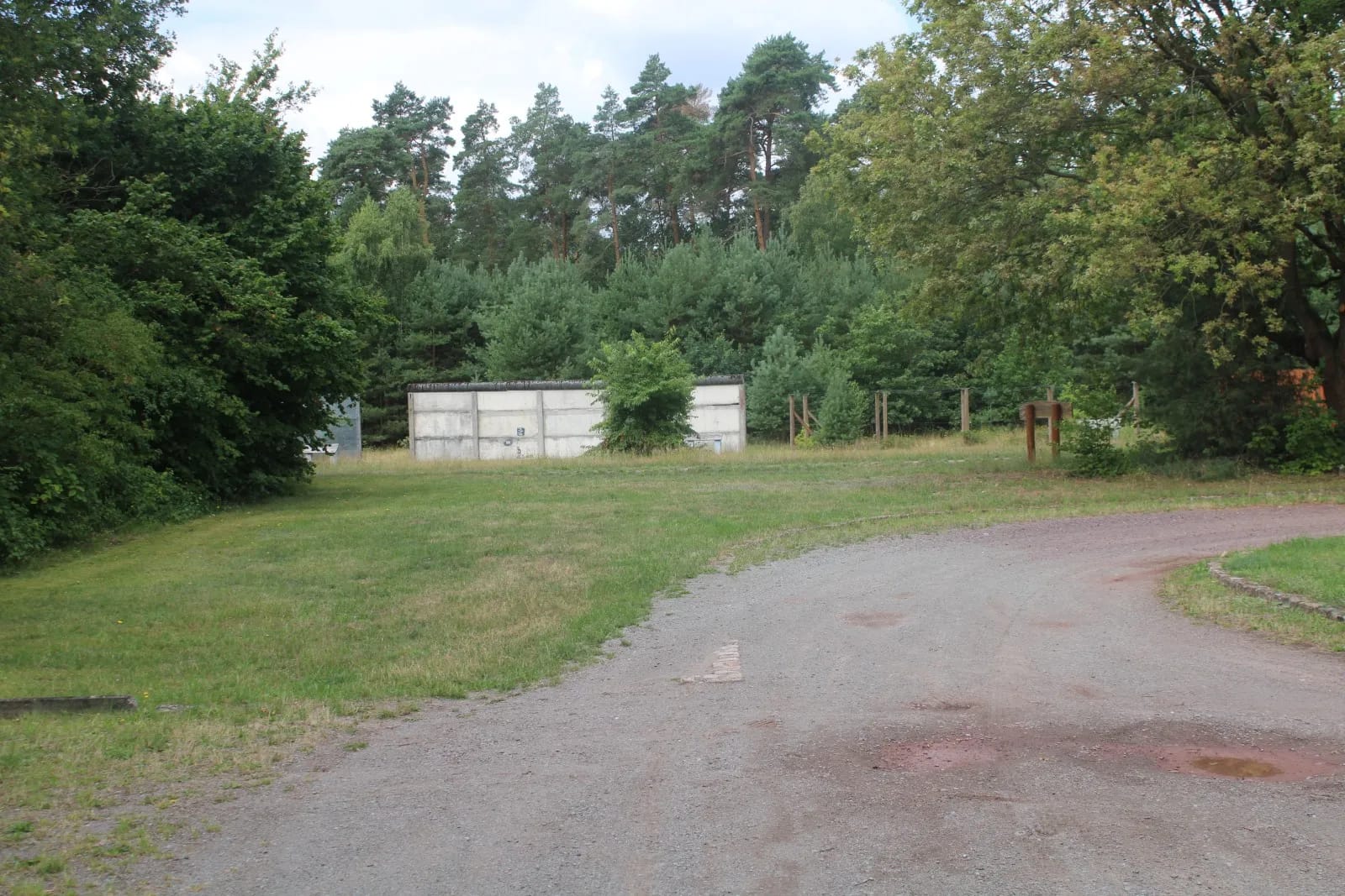 Wachturm an der ehemaligen innerdeutschen Grenze auf dem Grenzlehrpfad Böckwitz-Zicherie