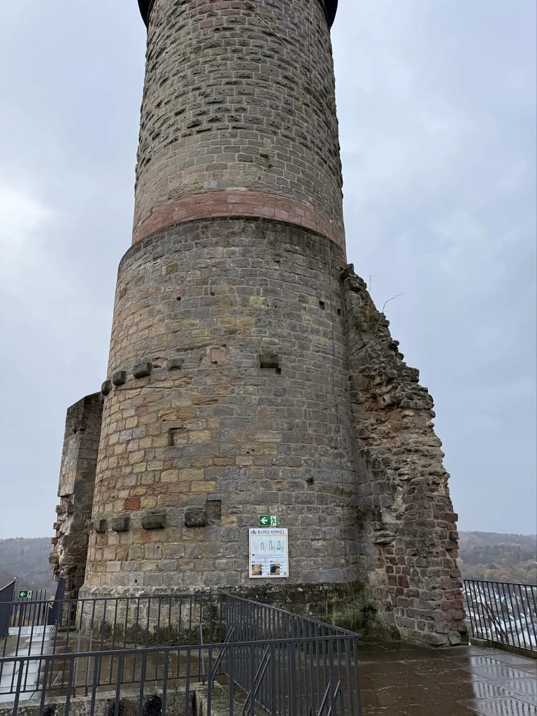 Burgturm - Burg Kirkel