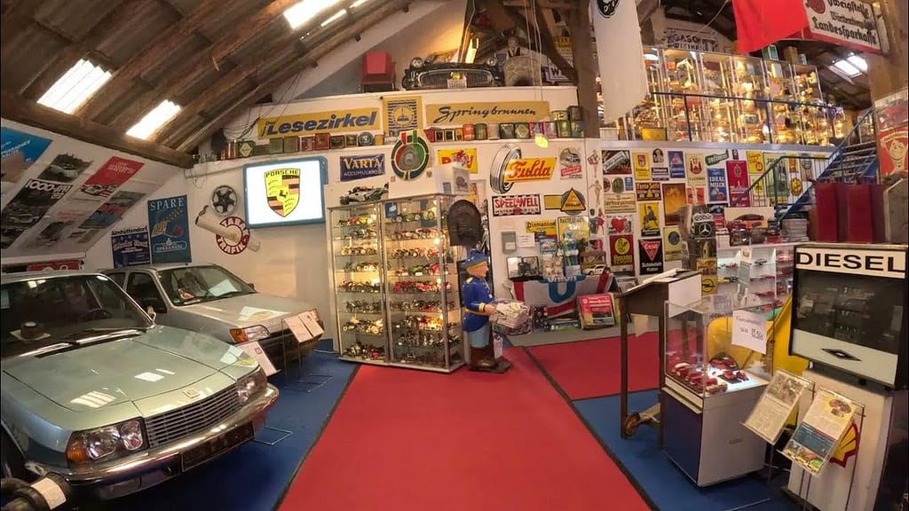Automobil & Spielzeugmuseum Innenansicht