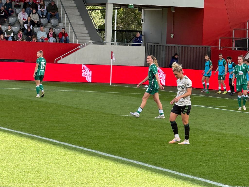 FC Bayern Frauen vs. Werder - FC Bayern Campus