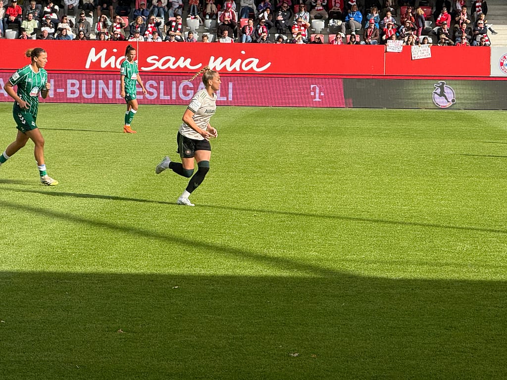 FC Bayern Frauen vs. Werder - FC Bayern Campus