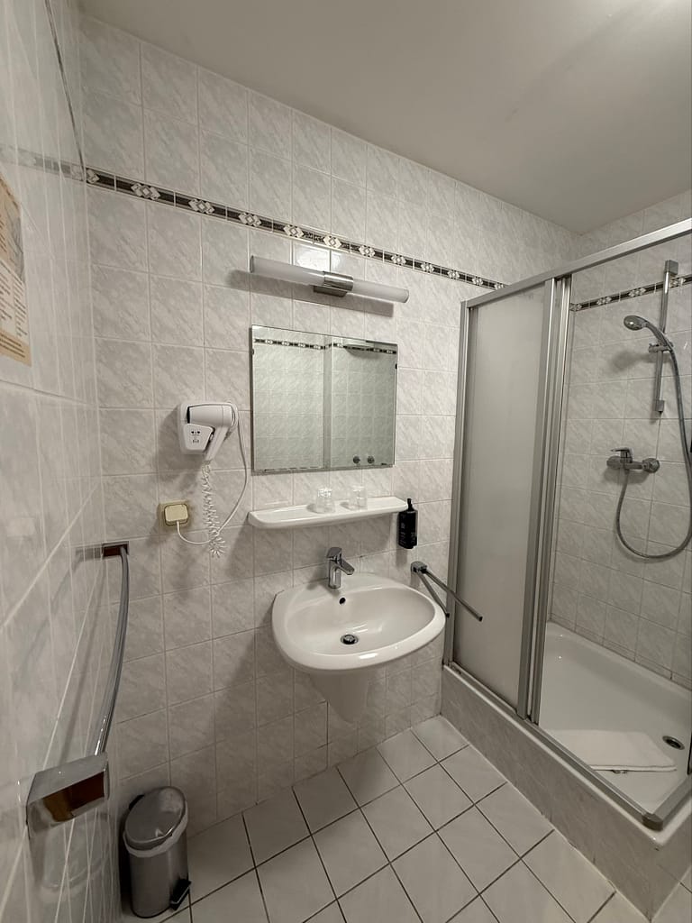 Hotel Königslinie - Zimmer Bad